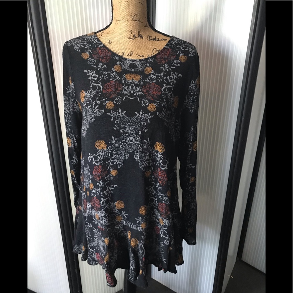 Free People flutter hem dress with 2 pockets! Cute